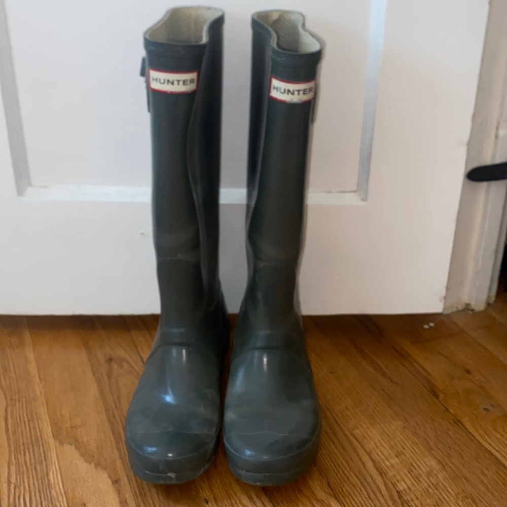 Hunter rain boots, used although lightly. Some stretch on the side (see pic)